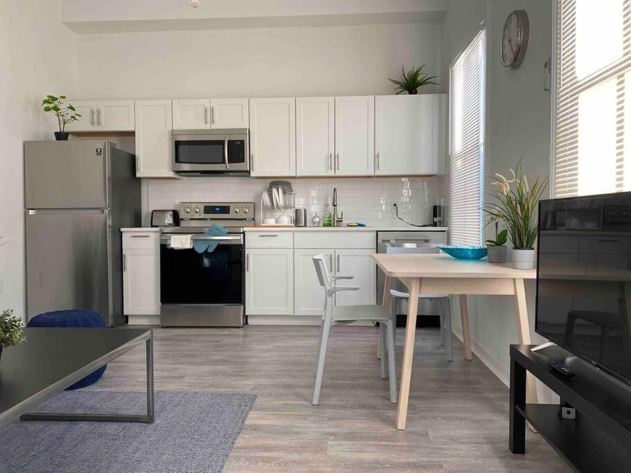 Chic Bungalow Apartment Steps From Armature Works & Downtown Riverwalk Tampa Eksteriør bilde