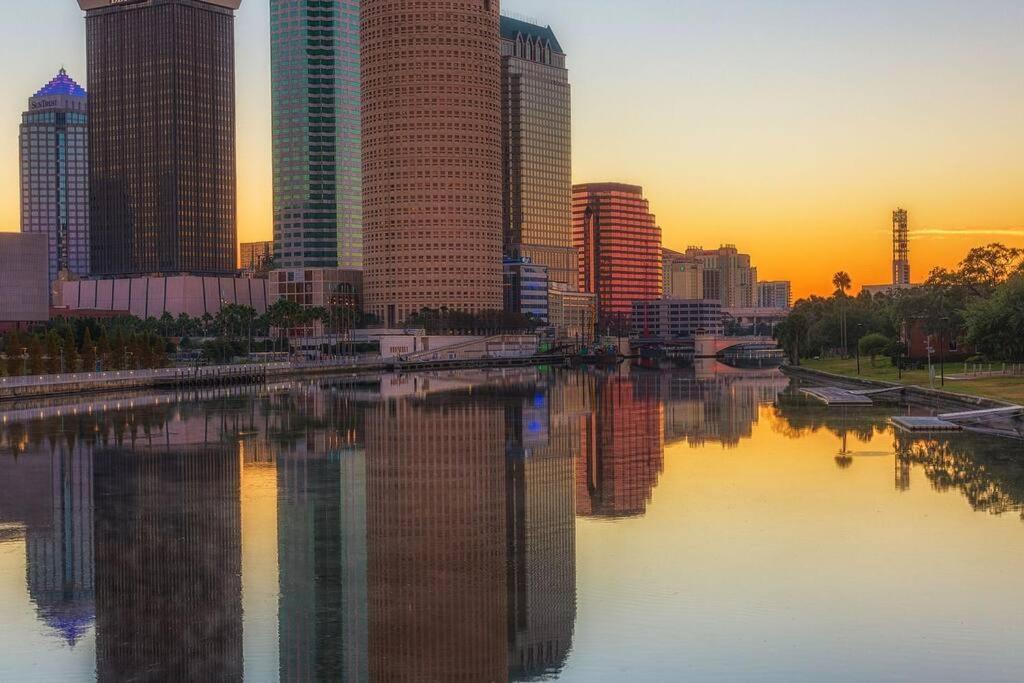 Chic Bungalow Apartment Steps From Armature Works & Downtown Riverwalk Tampa Eksteriør bilde