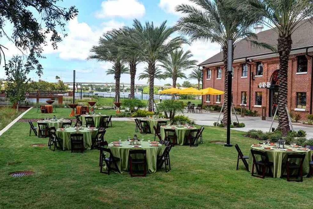 Chic Bungalow Apartment Steps From Armature Works & Downtown Riverwalk Tampa Eksteriør bilde